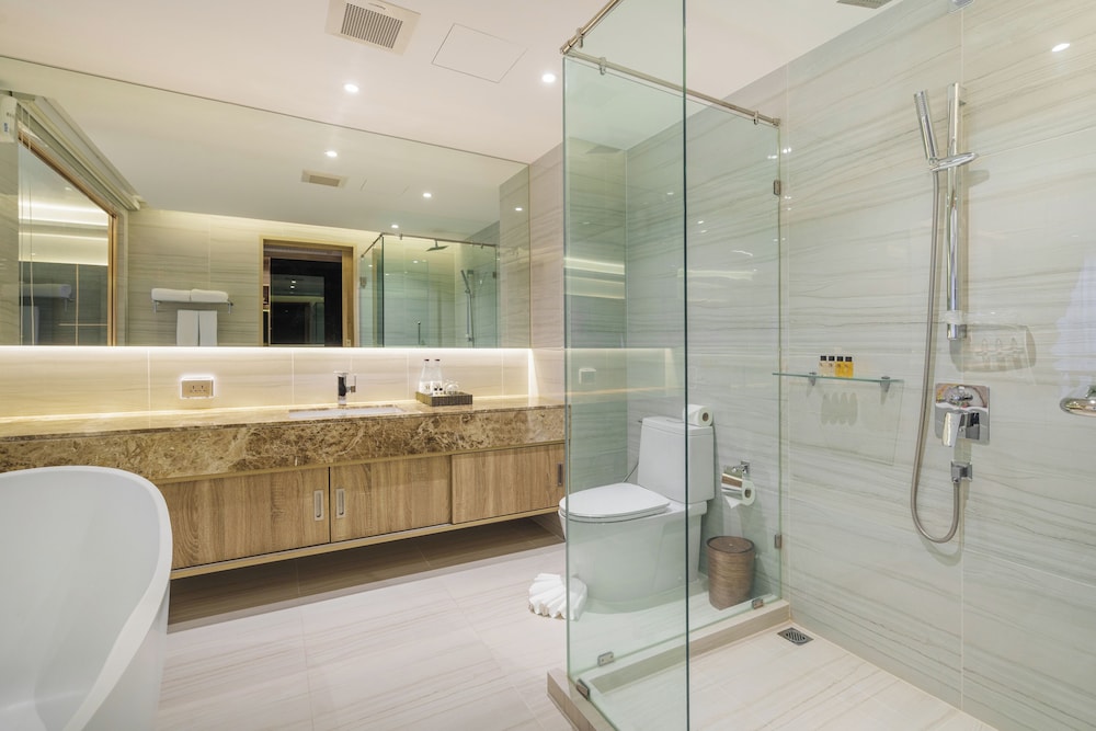 Deluxe Room, 1 King Bed, Pool View - Photo 2