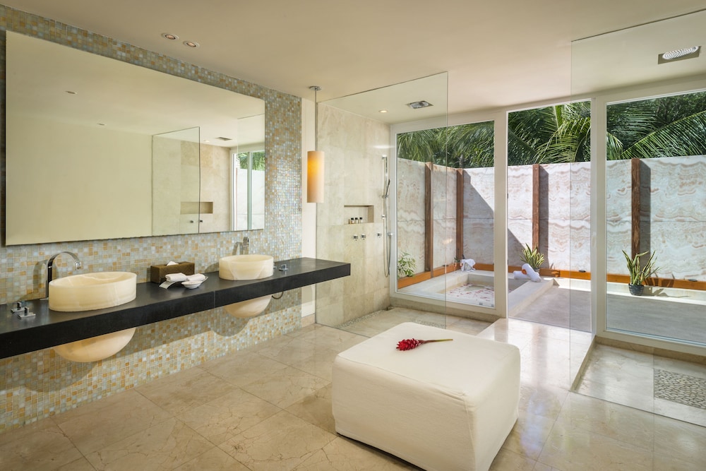 Cenote Lagoon Deluxe Junior Suite - Photo 3