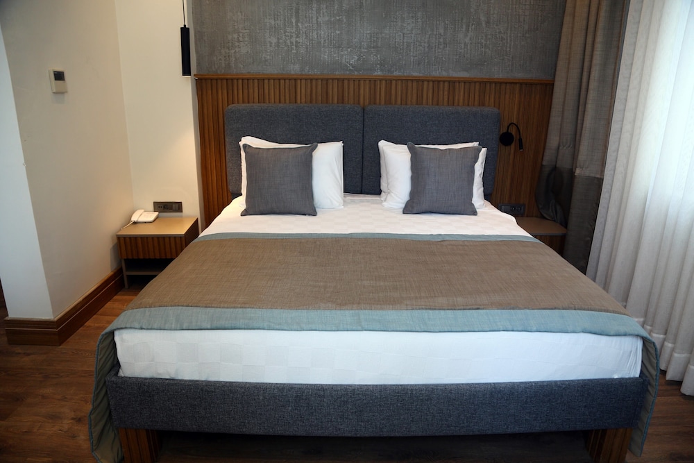 Economy Room