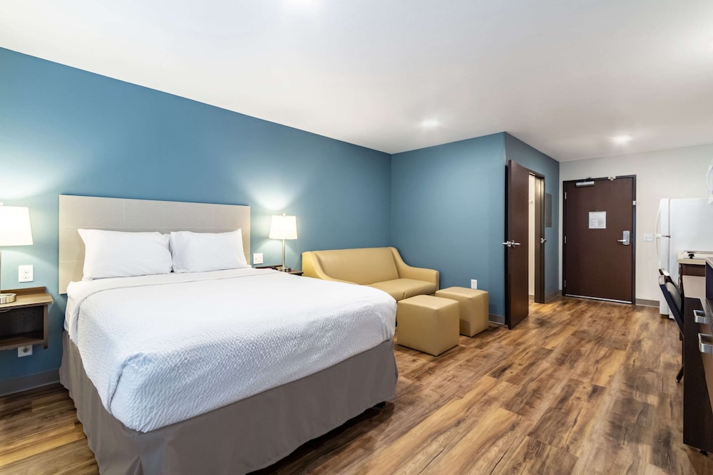 Room, 1 Queen Bed with Sofa bed, Accessible, Non Smoking photo 3