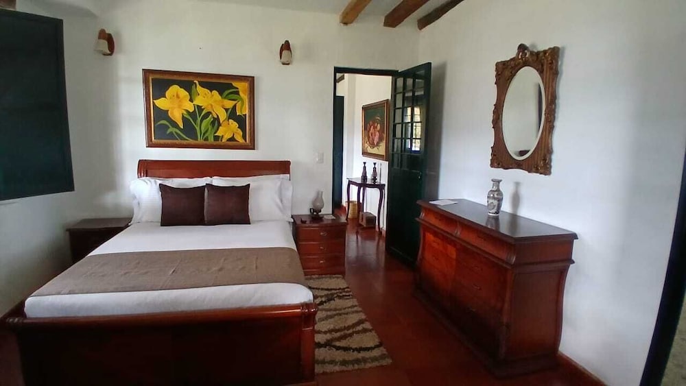 Premium Room, 1 King Bed photo 1