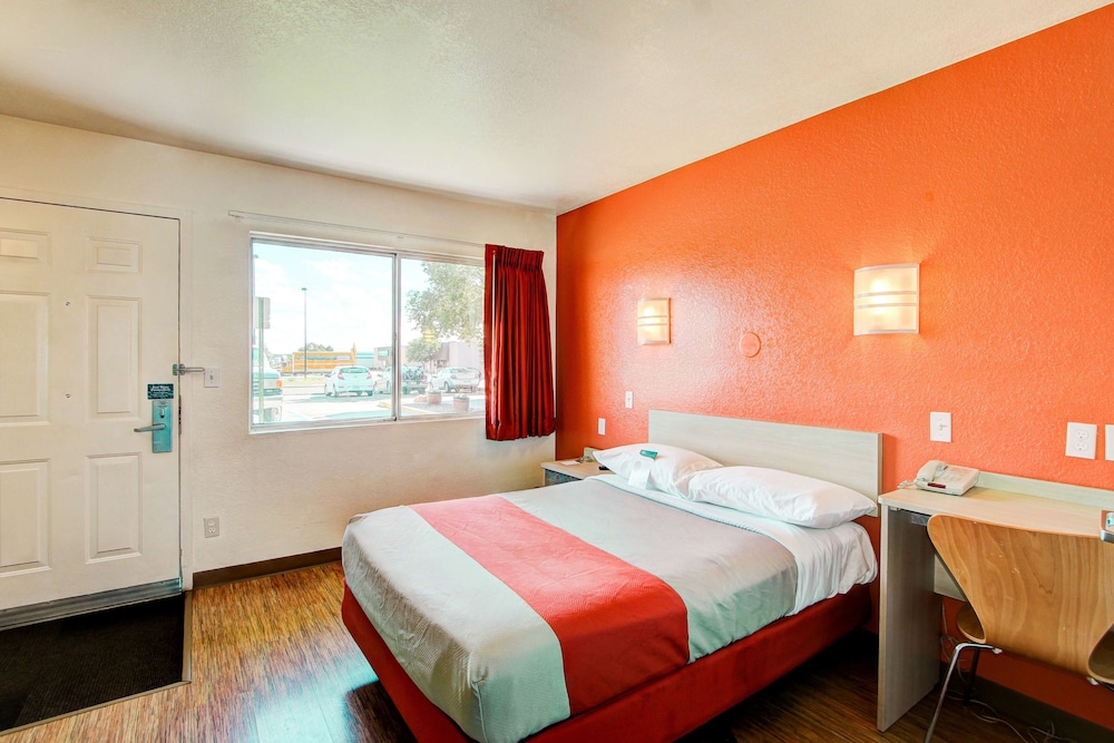 Deluxe Room, 1 Queen Bed, Accessible, Non Smoking photo 2