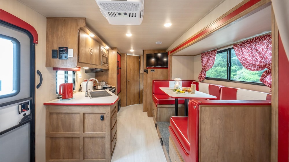 Basic Room, 1 Bedroom (Caravan USA 9) - Photo 5