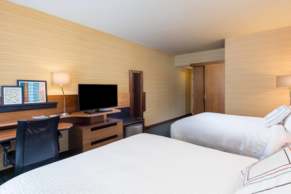 Room, 2 Queen Beds (Mobility Accessible, Tub) photo 2
