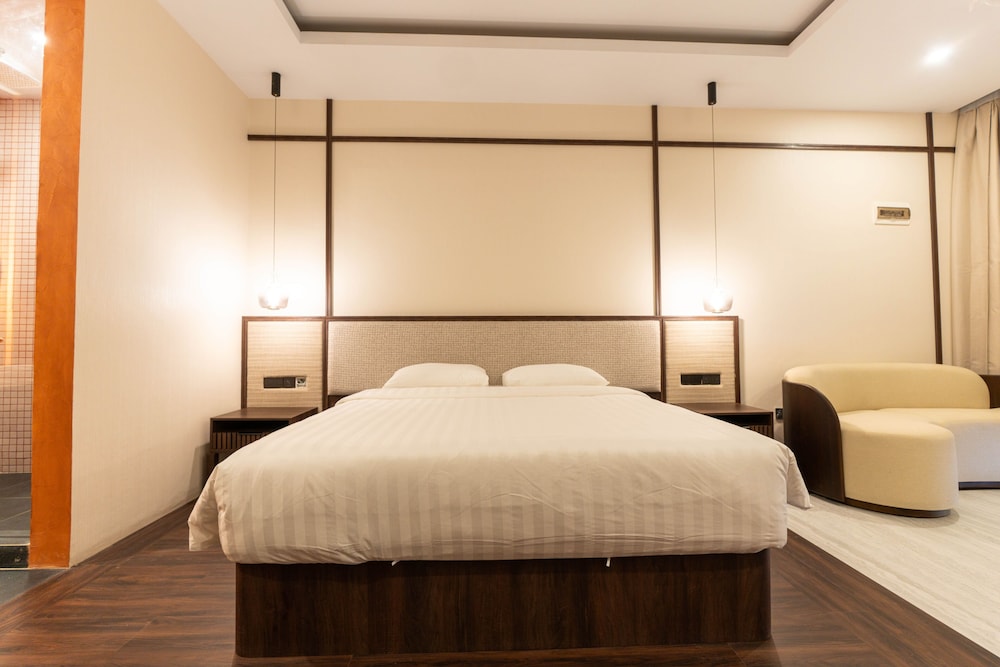 Premier Double or Twin Room - Photo 3