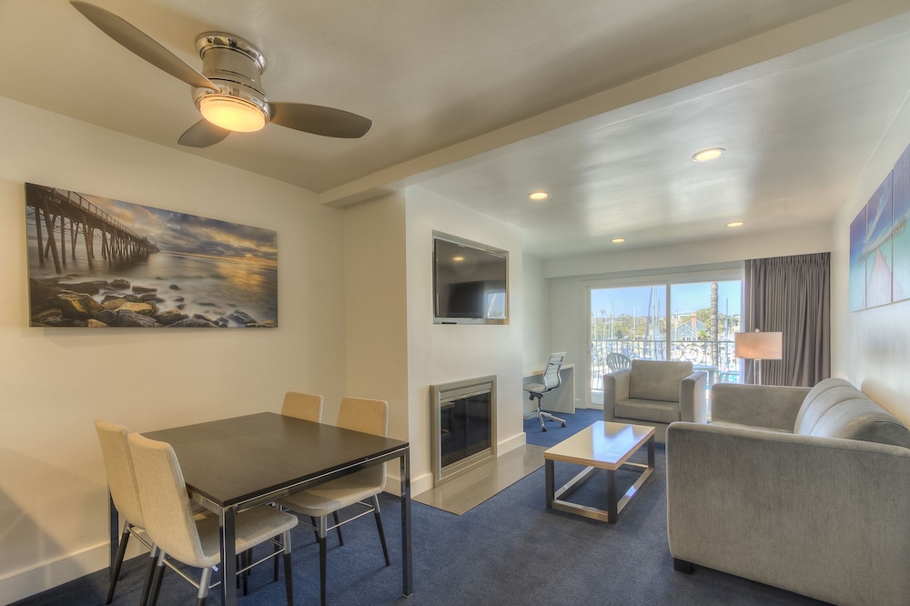 Premier One Bedroom Suite photo 2