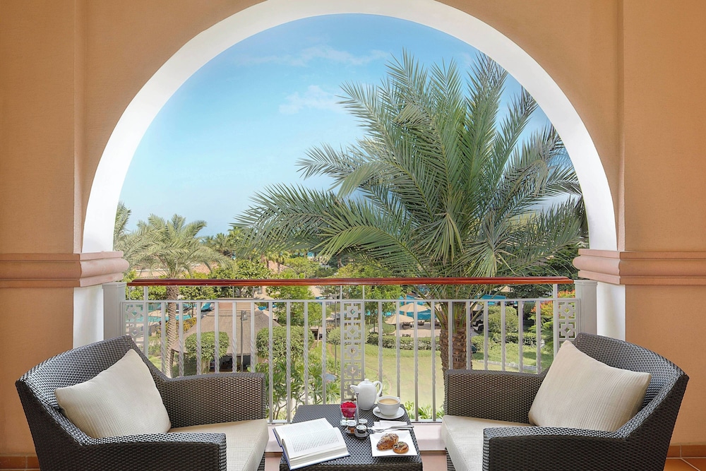 Family Room, Multiple Beds, Balcony, Garden View thumbnail 5