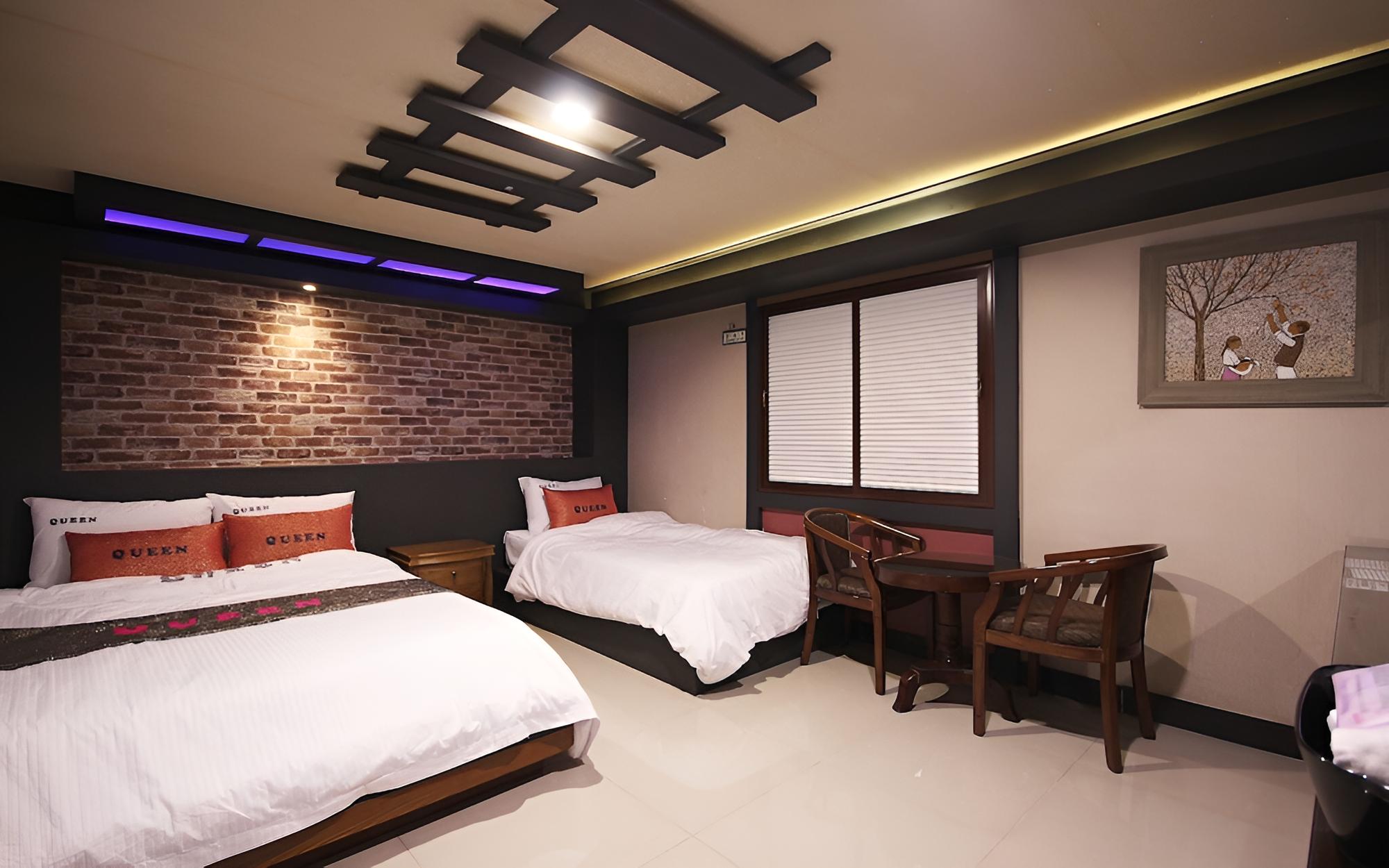 Room (Premium Twin) - Photo 2