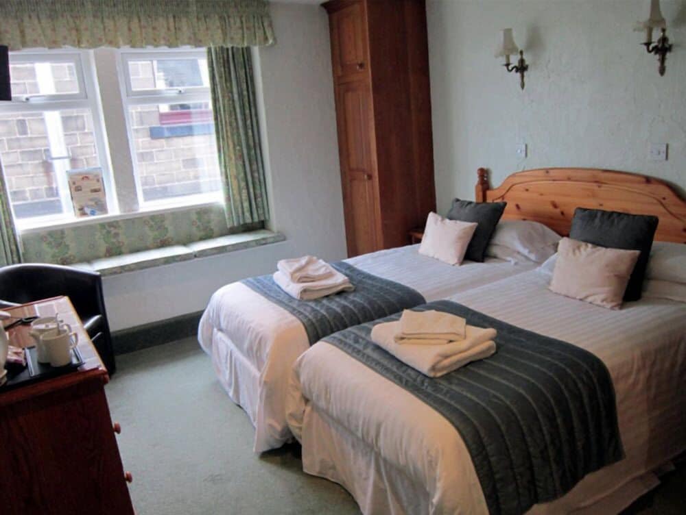 Standard Twin Room - Photo 4