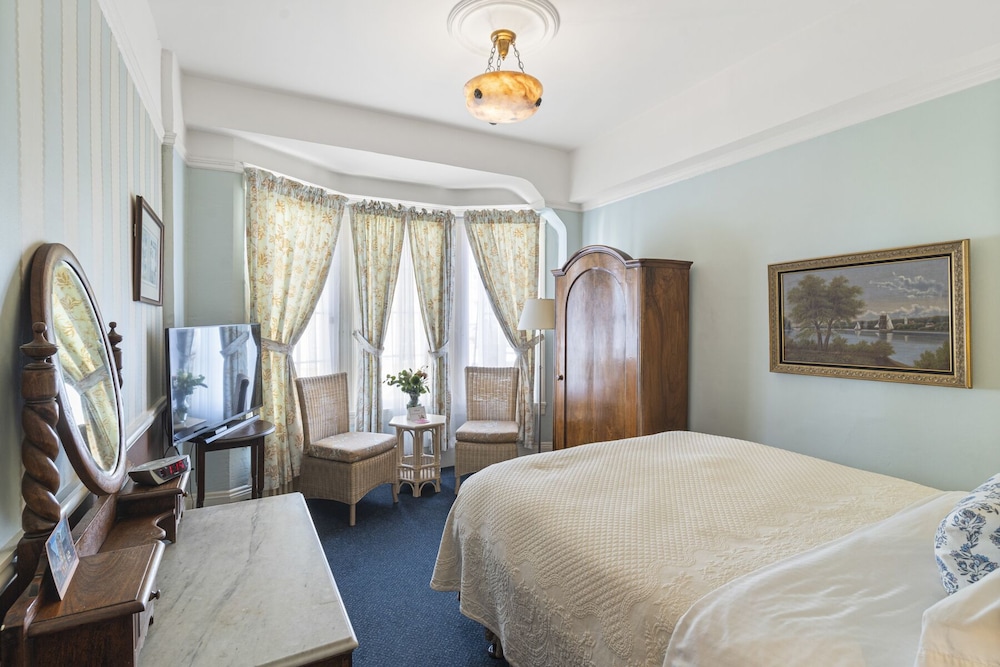 Room, 1 Queen Bed, Private Bathroom - Photo 1