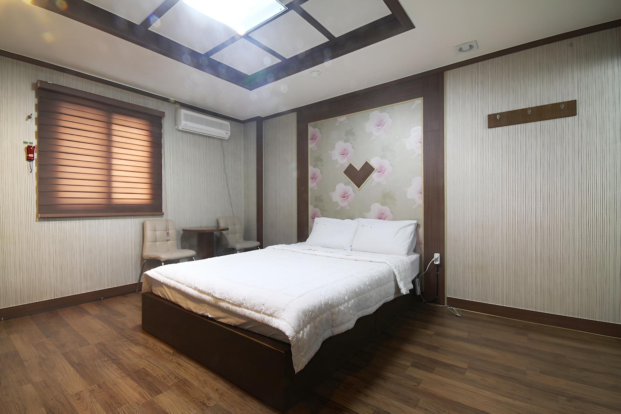 Room (Standard Room B) - Photo 2