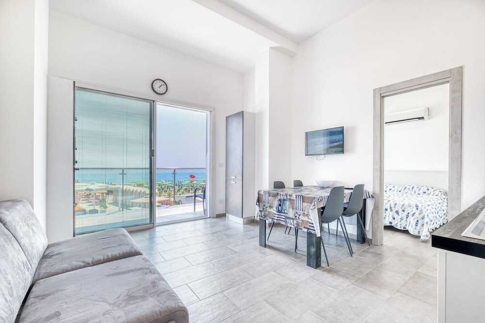 Family Apartment, Multiple Bedrooms, Sea Facing (Le Lanterne 1 - Luxury Apartments) photo 2