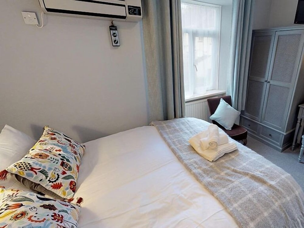 Double Room, Ensuite (Offshore Suite) photo 3