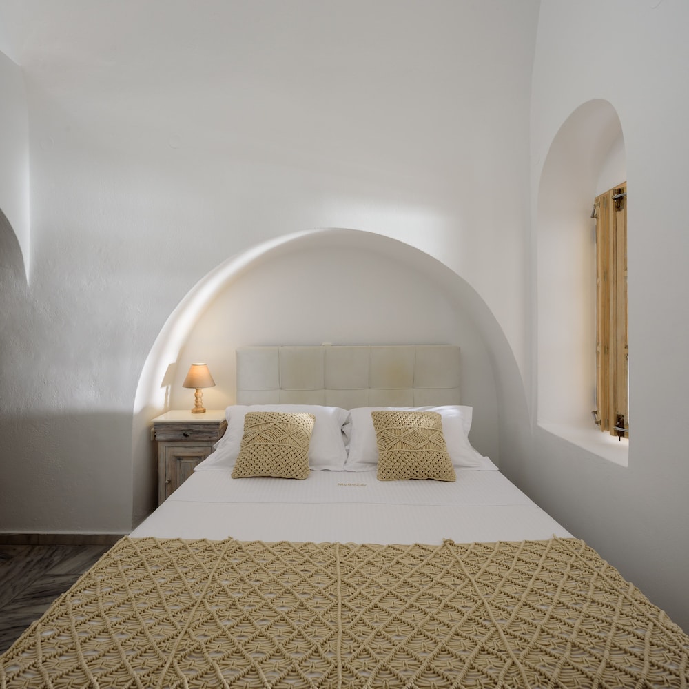 Junior Suite (Sea View & Volcano View)