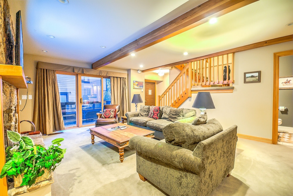 3 Bedroom, 4 Bathroom - 17 photo 1