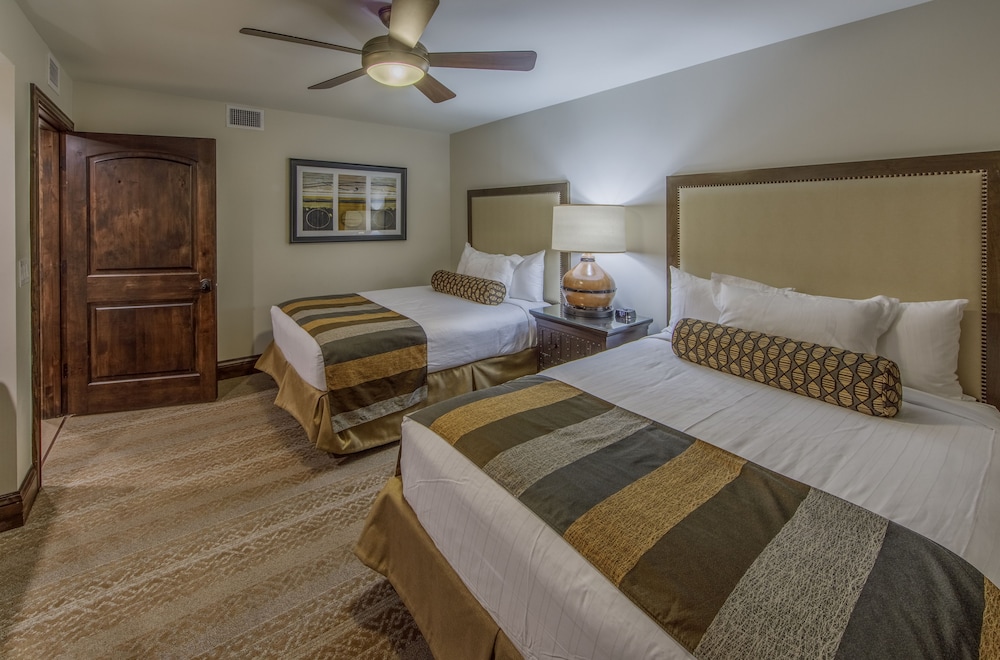 Signature Room, 4 Bedrooms, Non Smoking photo 2