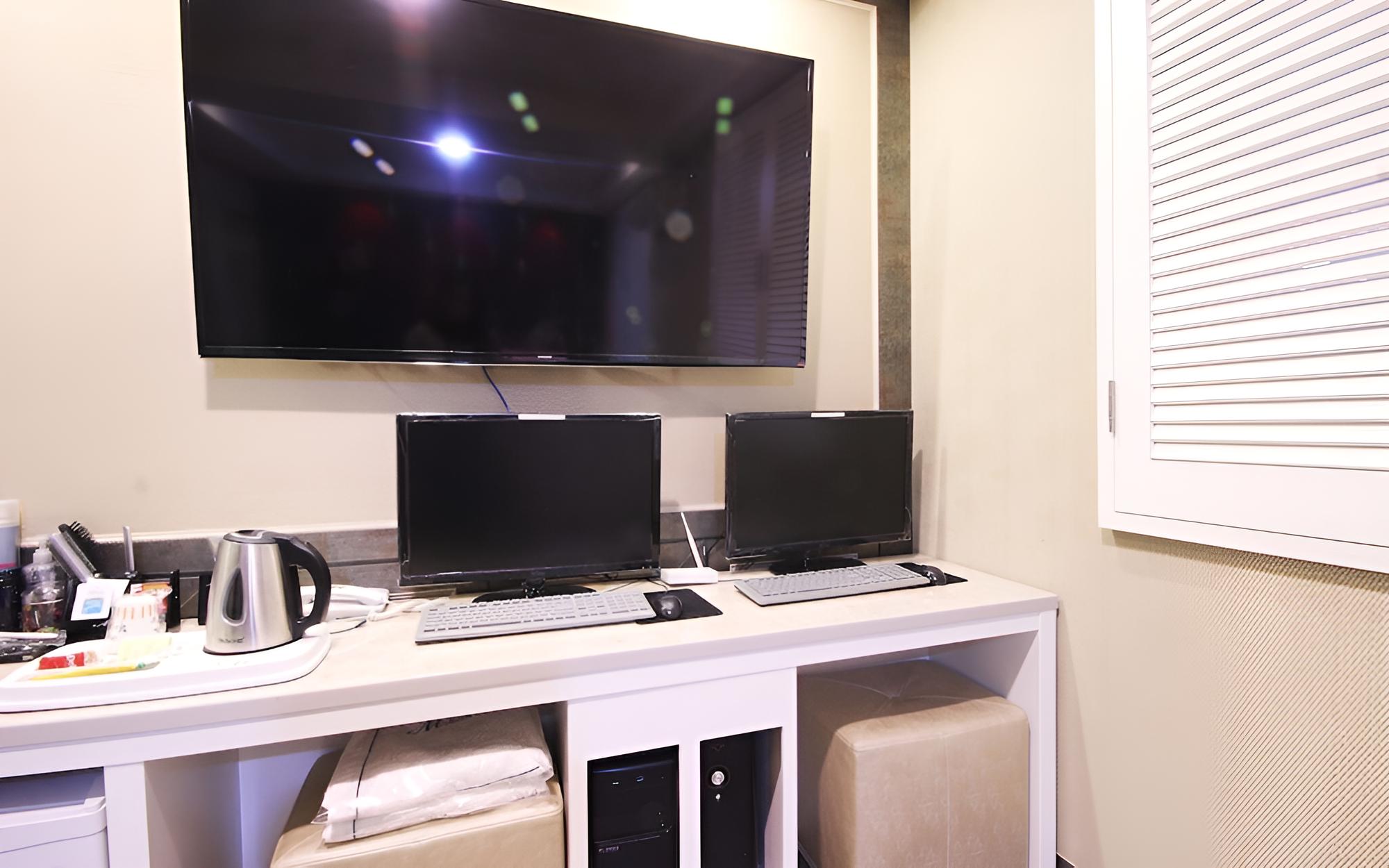 Room (VIP (Free Netflix watching available)) - Photo 6