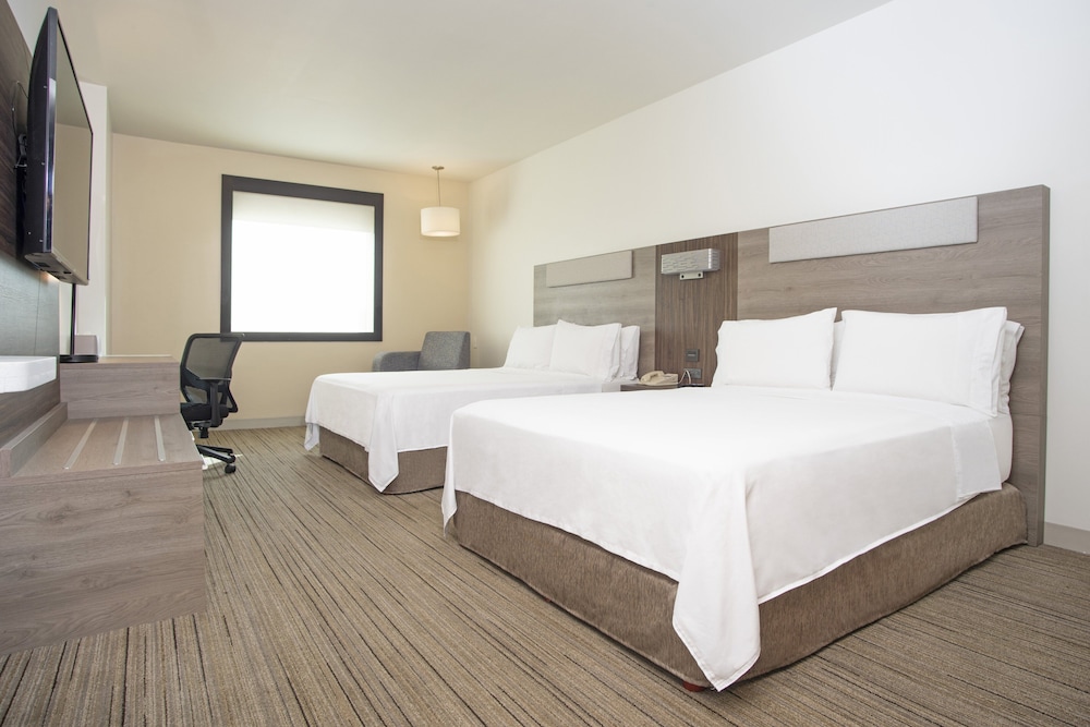 Standard Room, 2 Queen Beds - Photo 3
