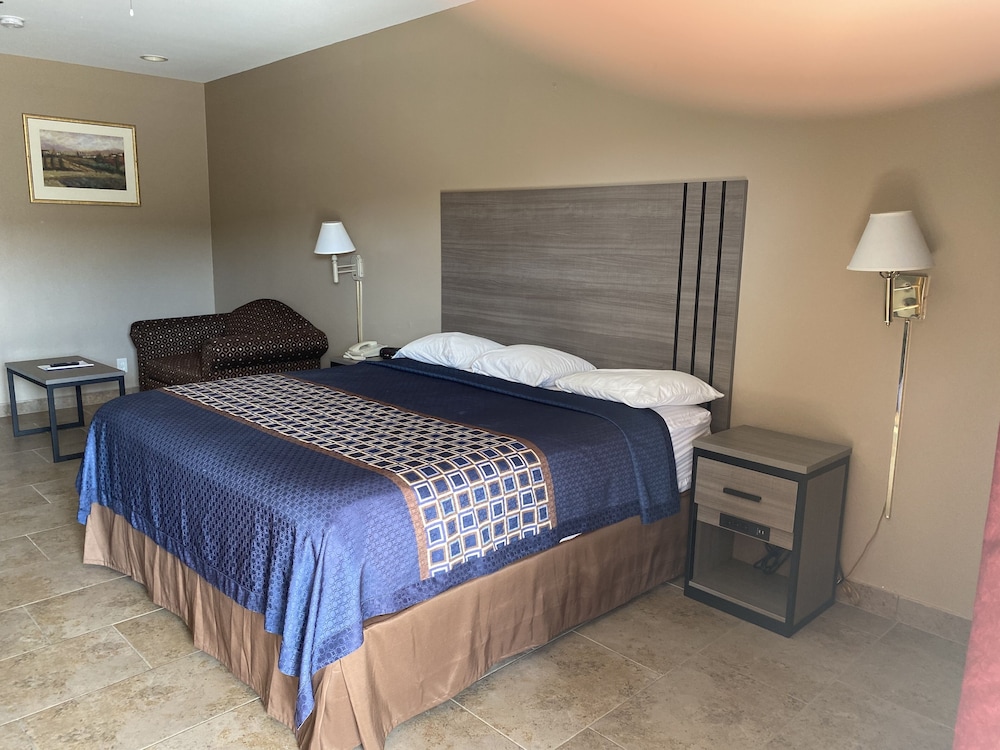 Premium Room, 1 King Bed, Pool View