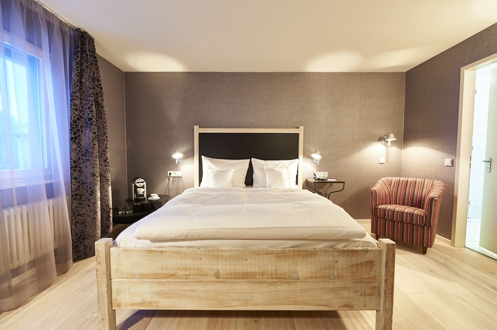Double Room (Small with 1 Queen bed, 1,40m) photo 2