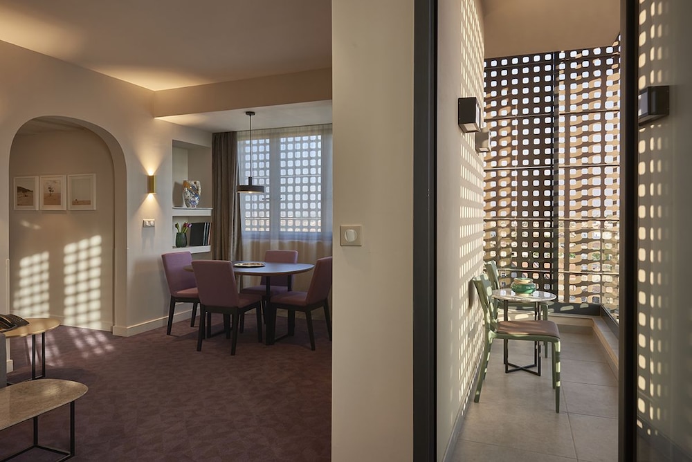 Suite, 1 Bedroom (M) photo 2