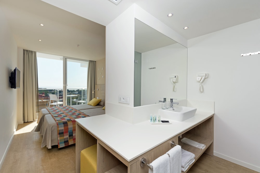 Double Room, Balcony, Sea View (2 adults) - Photo 1