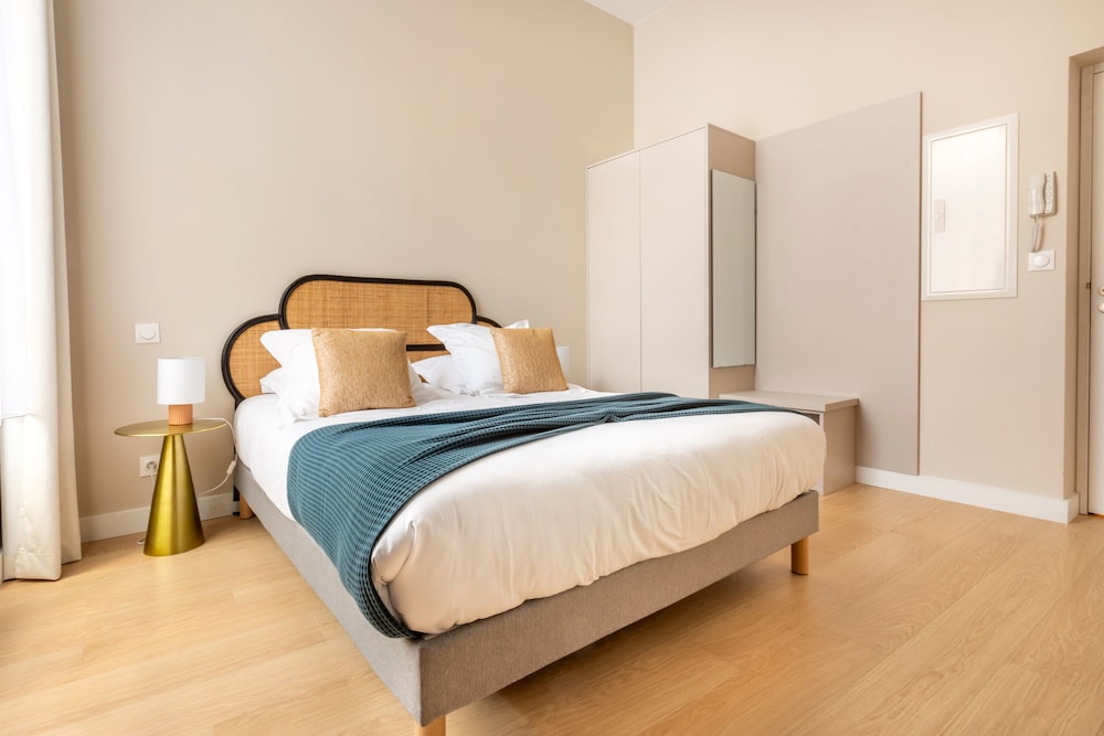Standard Studio, Ensuite - Photo 13