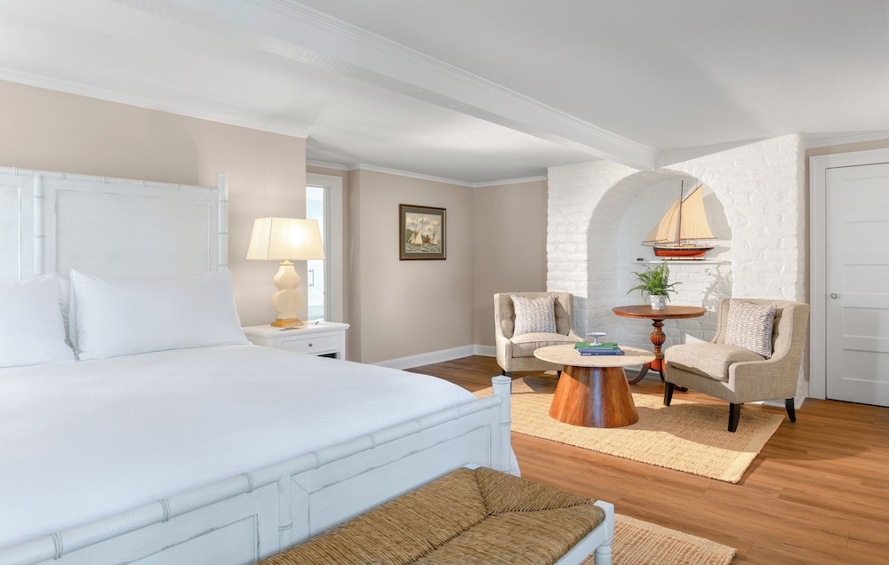 Deluxe Suite, 2 Bedrooms, River View, Ground Floor (Pet Friendly)