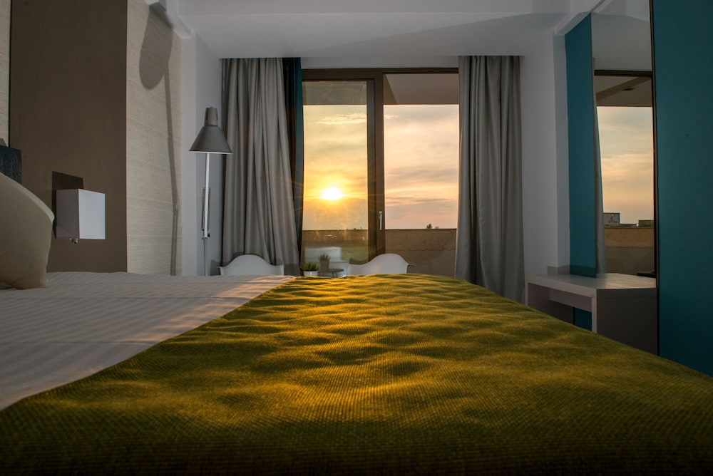 Double Room, Balcony, Lakeside photo 3