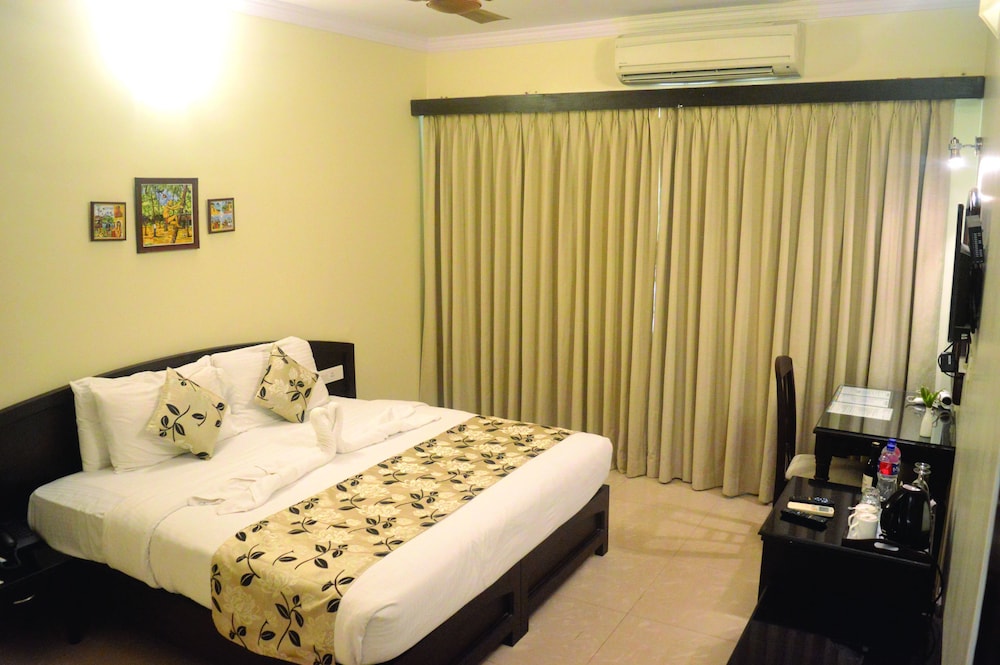 Deluxe Room, 1 King Bed - Photo 5