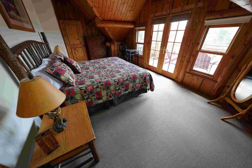 Family Townhome, 3 Bedrooms, Balcony, Partial Lake View photo 1