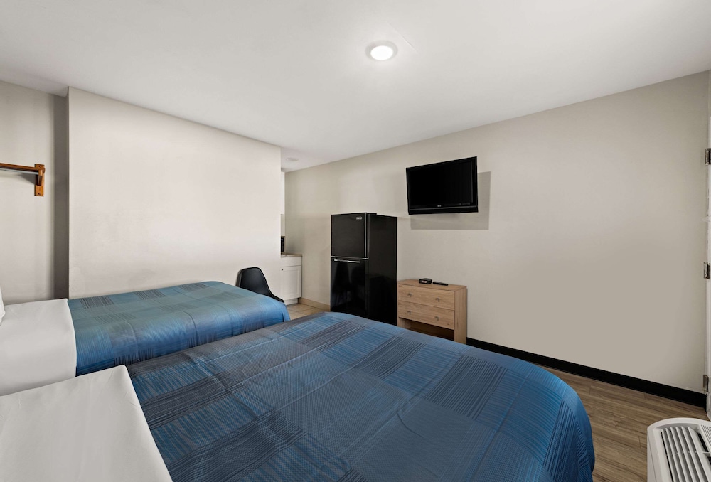 Standard Room, 2 Double Beds, Non Smoking - Photo 3