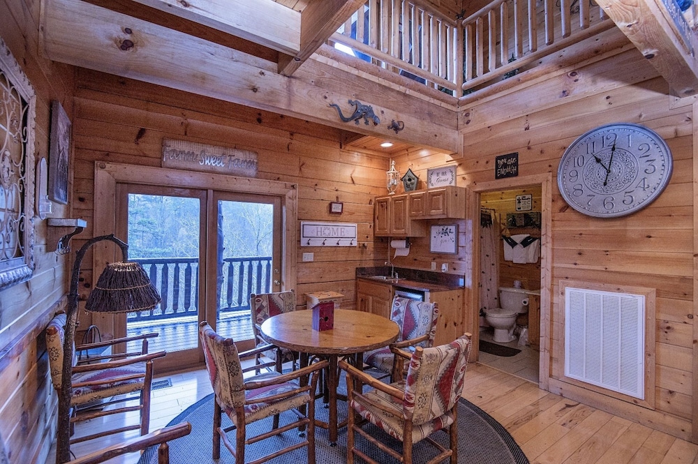 Cabin, Multiple Bedrooms