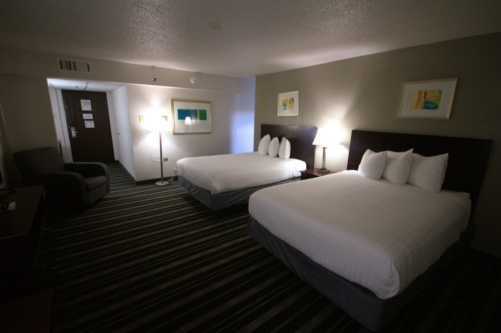 Standard Room, 2 Queen Beds, Non Smoking, Refrigerator & Microwave - Photo 1