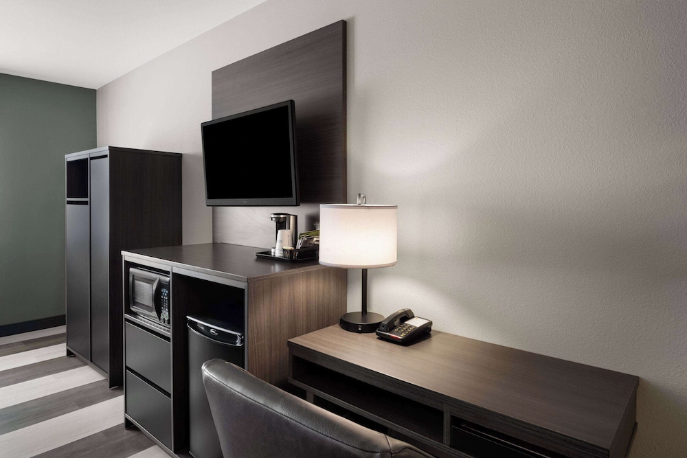 Standard Room, 1 Queen Bed - Photo 5