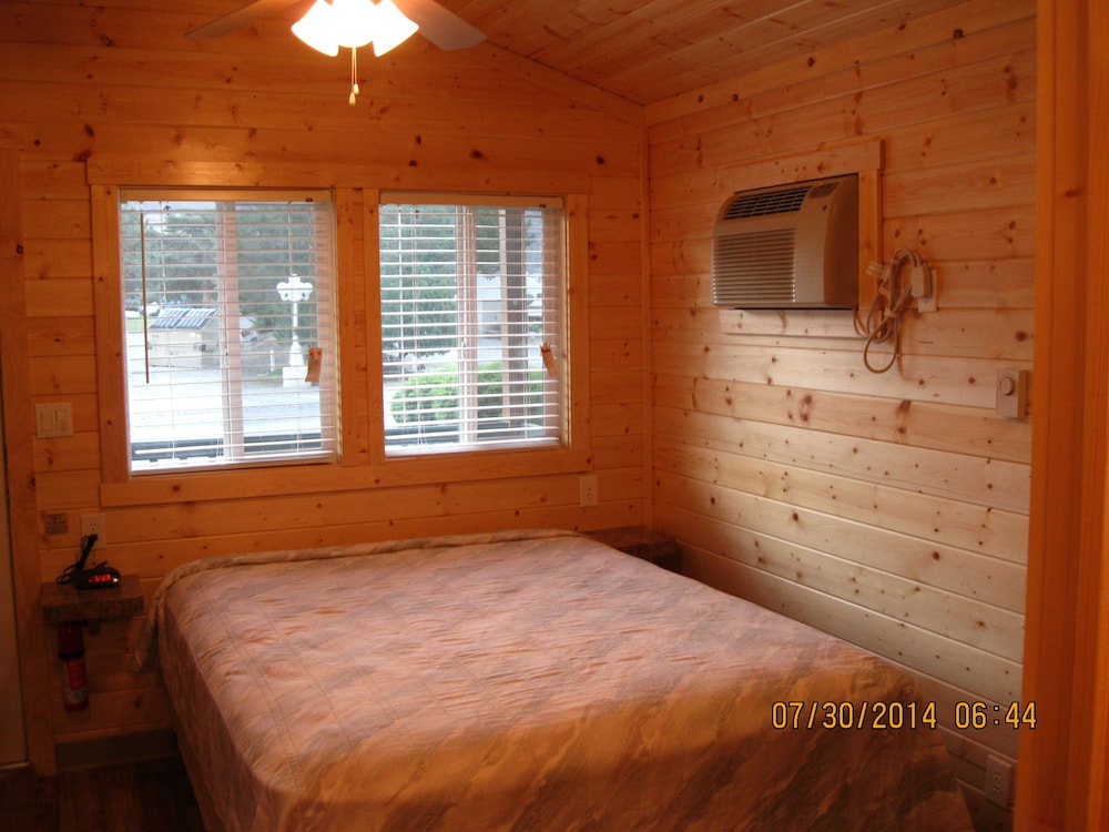 Cabin, Non Smoking, Kitchenette (Pets OK, Linens Available) photo 1