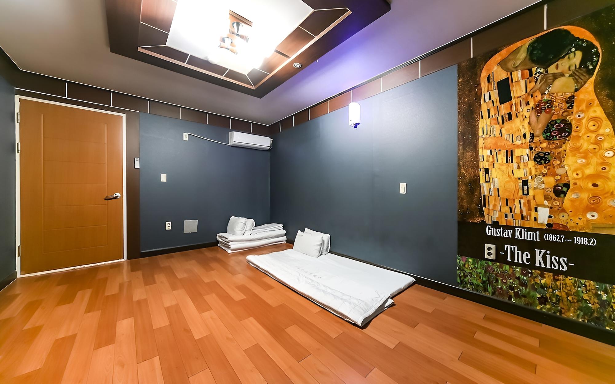 Room (Thrifty room) photo 2