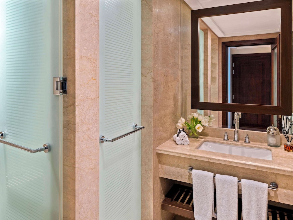 Junior Suite, Haram