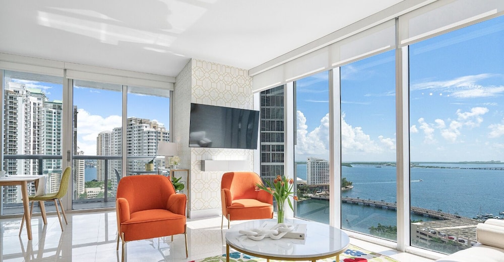Presidential Corner Apart, 2/2 and Sofa Bed, Ocean View2210 thumbnail 5