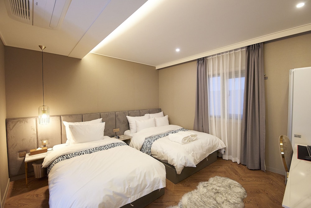Deluxe Twin Room - Photo 6