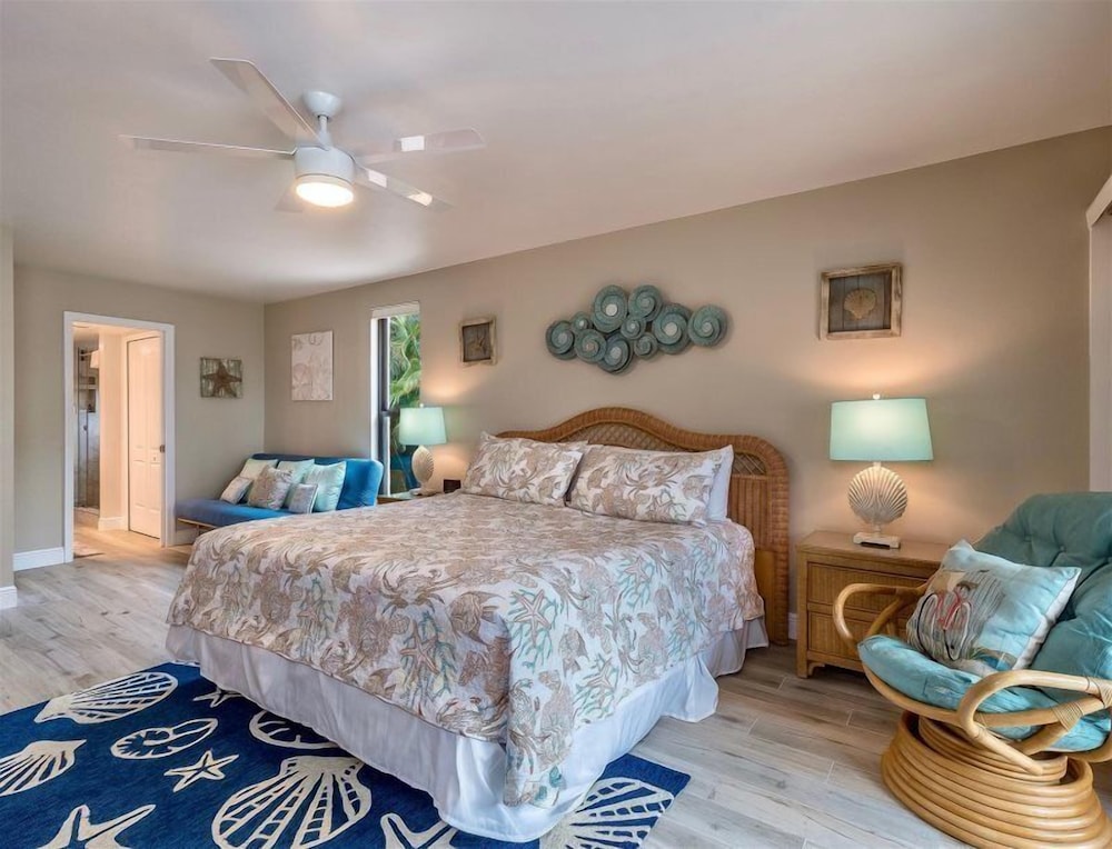 Condo (Shorewood 1c)