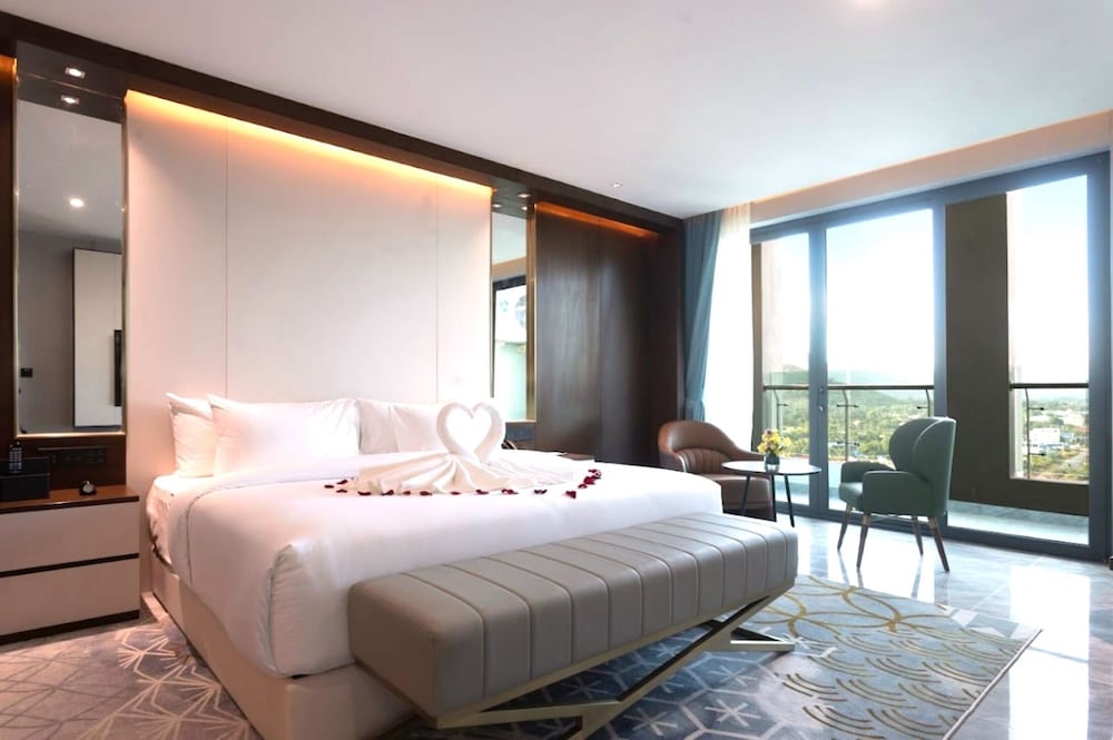 One bedroom suite - Photo 3