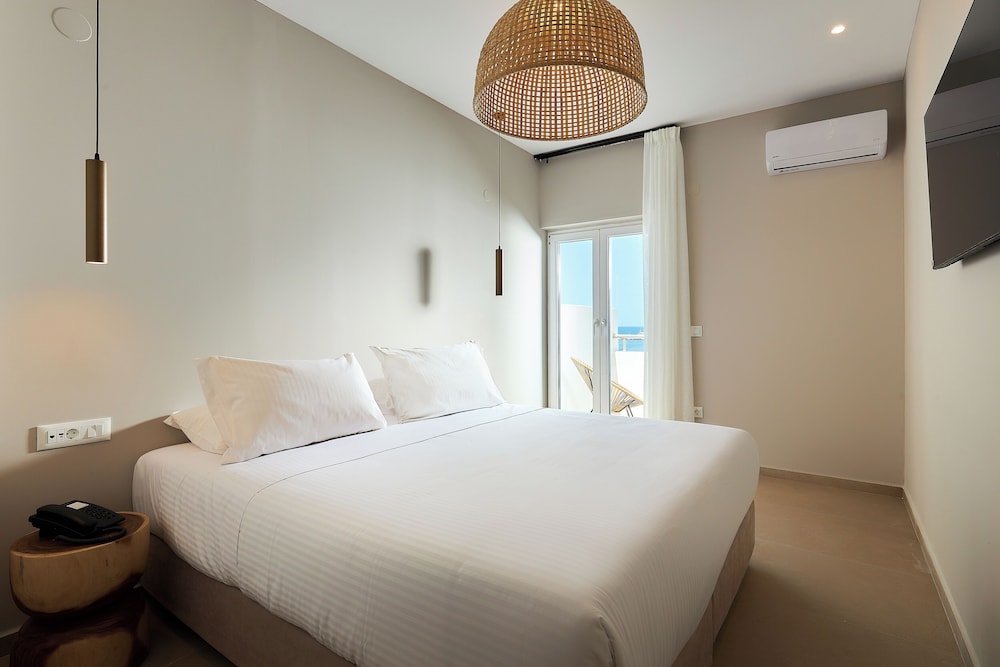 Deluxe Suite with Jacuzzi