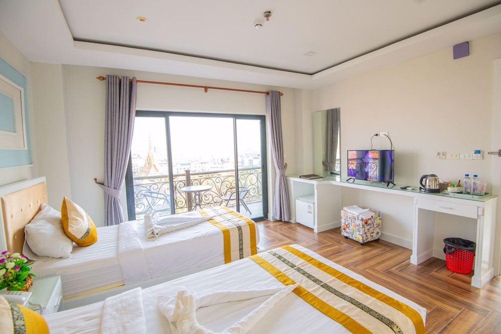 Superior Twin Room with Balcony - Photo 17