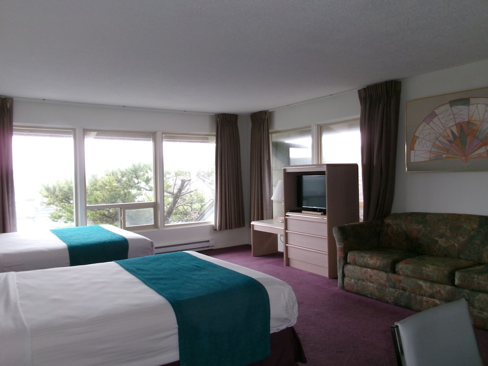 Non-View Studio, 2 Queen Beds, Kitchenette (Stairs/Pets) photo 1