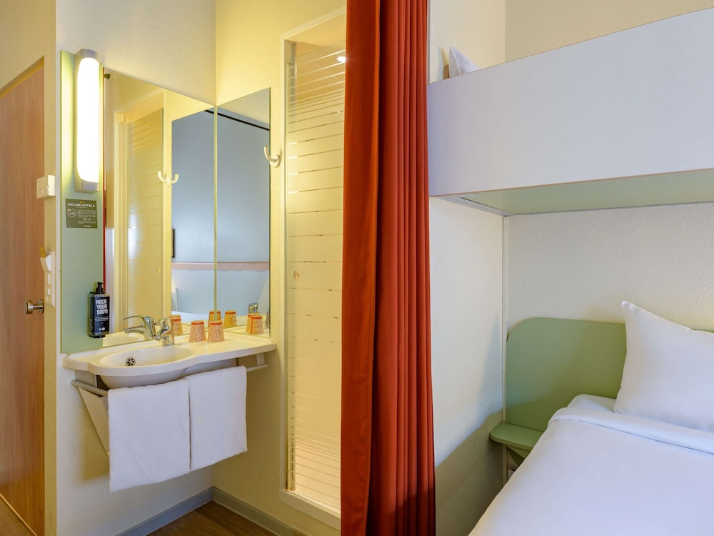 Double Room, Multiple Beds photo 3