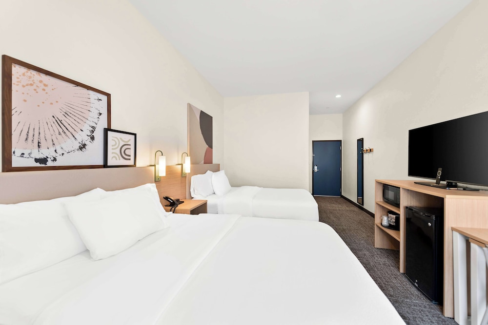 Room, 2 Queen Beds, Non Smoking - Photo 1
