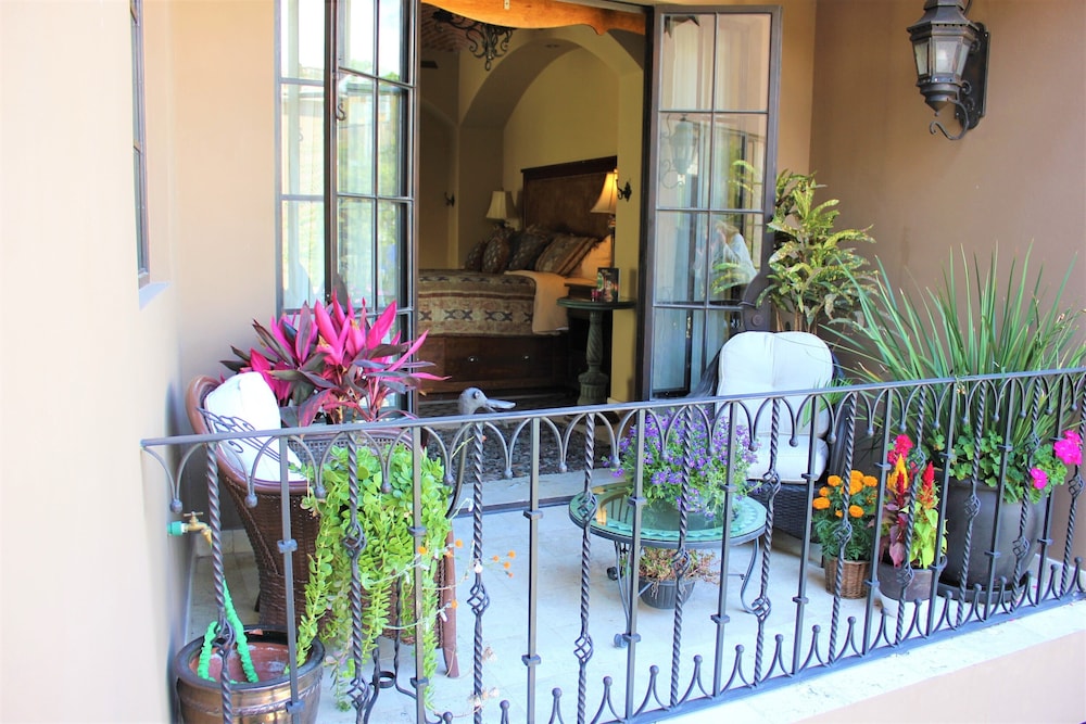 Luxury Studio Suite, 1 Bedroom, Jetted Tub, Courtyard View photo 3