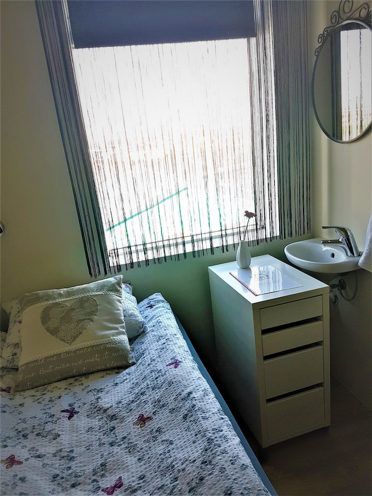 Economy Twin Room, Shared Bathroom photo 3
