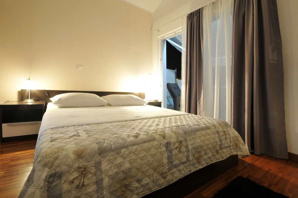 Double Room, Balcony - Photo 9